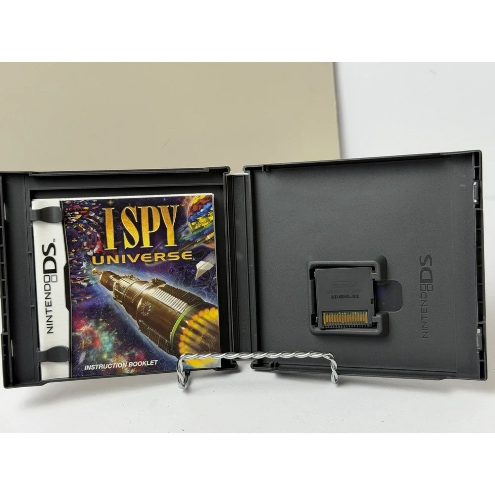 I Spy Universe Nintendo DS Video Game 2010 Complete With Manual